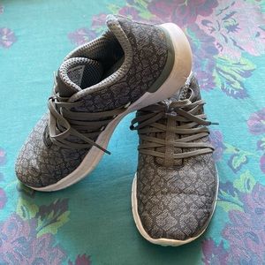 Under Armor 81/2  Athletic Shoe/ Trainer